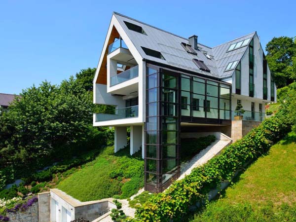 Struktur Bangunan di Lahan Miring